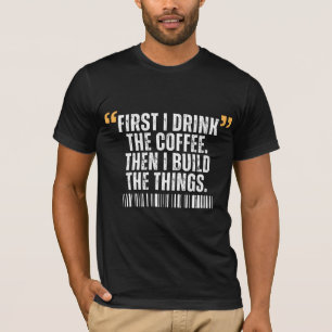 Camiseta Primeiro Eu Bebo O Café Depois Eu Construo Coisas