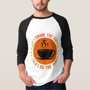 Camiseta primeiro eu bebo o café então eu faço as coisas