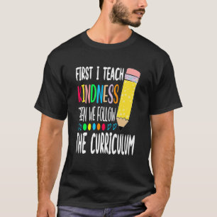 Camiseta Primeiro Eu Ensino Gentileza Depois Seguimos o Cur