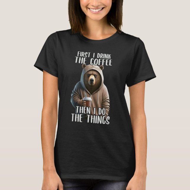Camiseta Primeiro Eu Faço Café, Café E Urso Sarcástico (Frente)
