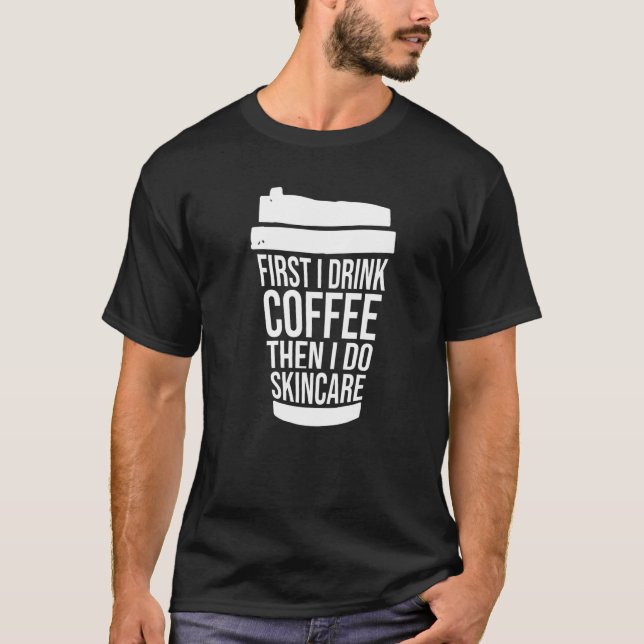 Camiseta Primeiro Eu Tomo Café Do Que O Skincare Estheticia (Frente)