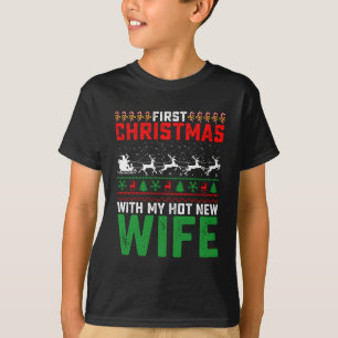 Camiseta Primeiro Natal Com a Família Feia da Minha Nova Es