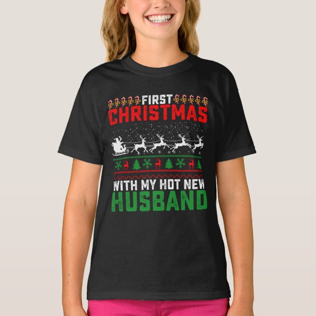 Camiseta Primeiro Natal Com O Meu Novo Marido Frio (Frente)