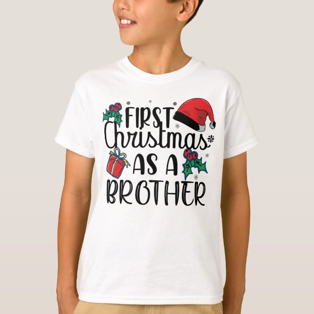 Camiseta Primeiro Natal Como Um Irmão A Matar O Natal (Frente)