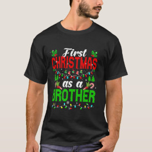 Camiseta Primeiro Natal Como Um Irmão Da Família Xmas Luzes