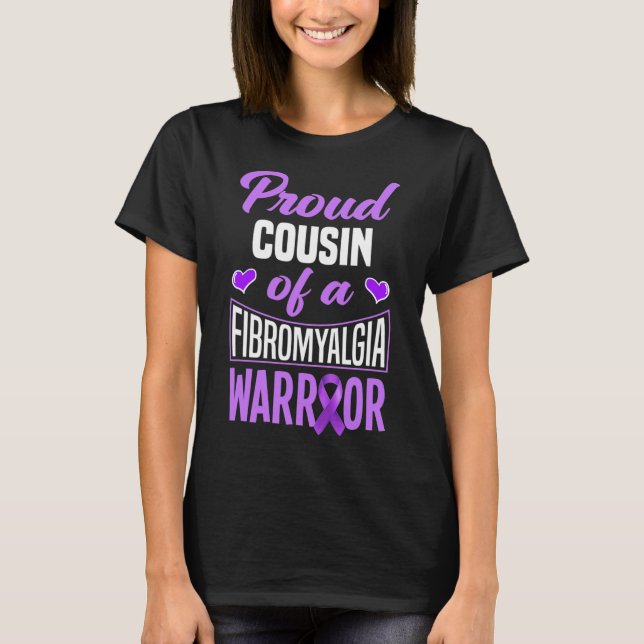 Camiseta Primo Orgulhoso De Um Guerreiro De Fibromialgia (Frente)