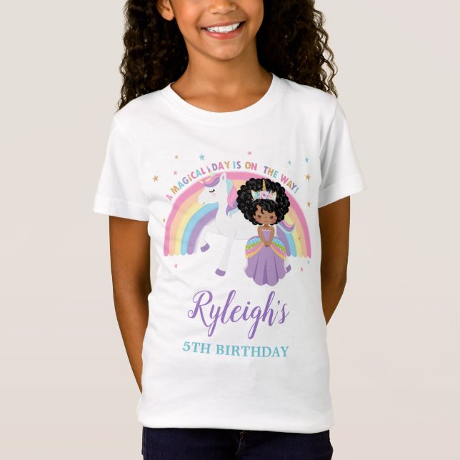 Camiseta Princesa Africana Unicorn Rainbow - Outfit (Frente)