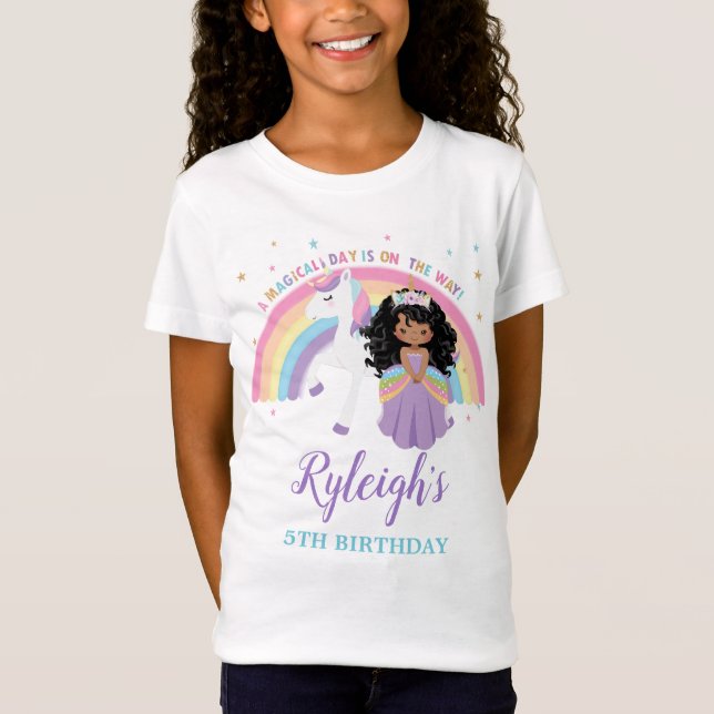Camiseta Princesa Africana Unicorn Rainbow - Outfit (Frente)