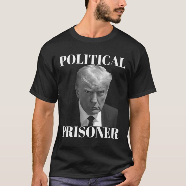 Camiseta Prisioneiro Donald J. Trump Black &amp; White Mugs (Frente)
