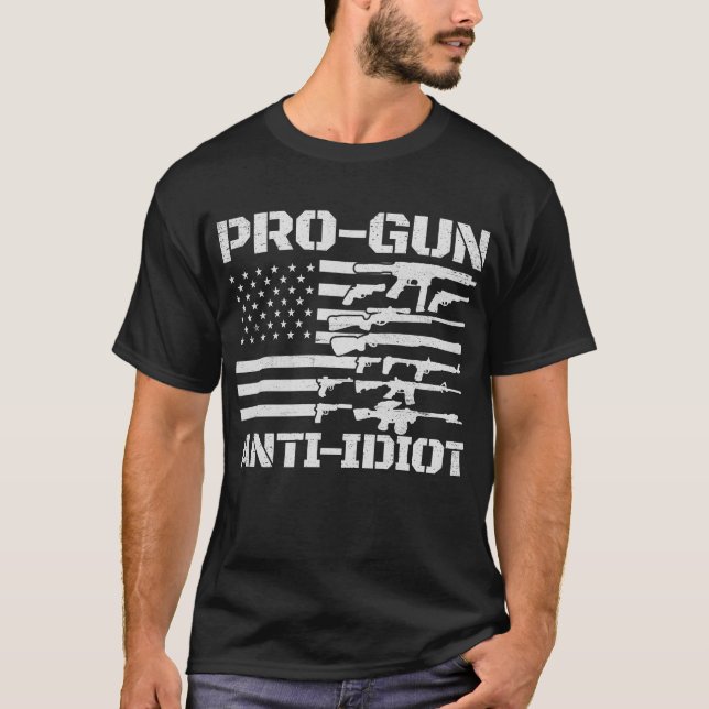 Camiseta Pro Gun Anti Idiot USA Flag Pro Gun Anti Idiot (Frente)
