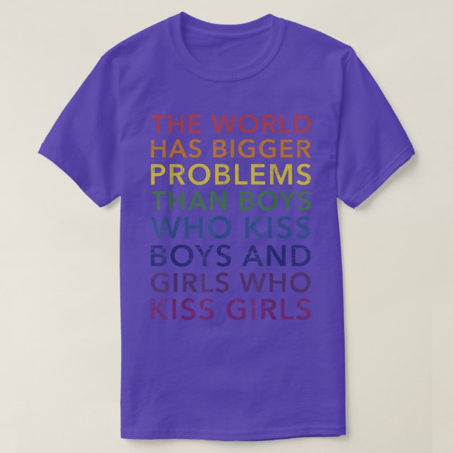 Camiseta Problemas maiores do mundo meninos meninas beijam  (Frente do Design)