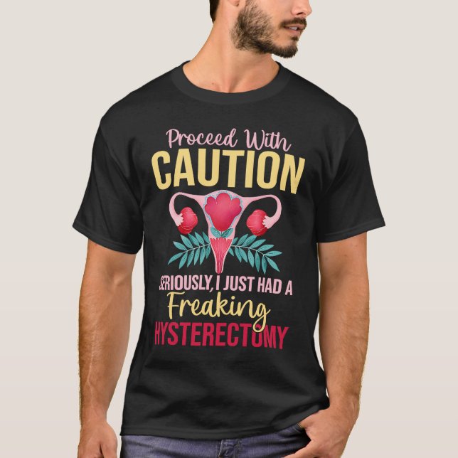 Camiseta Proceed With Caution Hysterectomy Uterus Removal R (Frente)