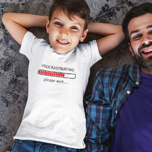 Camiseta Procrastinando, Por Favor, Aguarde