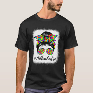 Camiseta Professor de Arte com Coque Desarrumado Apoiando a
