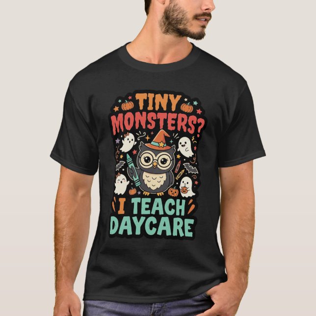 Camiseta Professor de Creche de Halloween Monstros Pequenos (Frente)