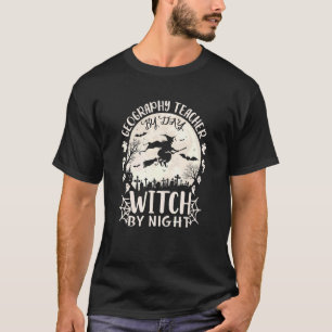 Camiseta Professor De Geografia Por Bruxa Do Dia Pela Noite