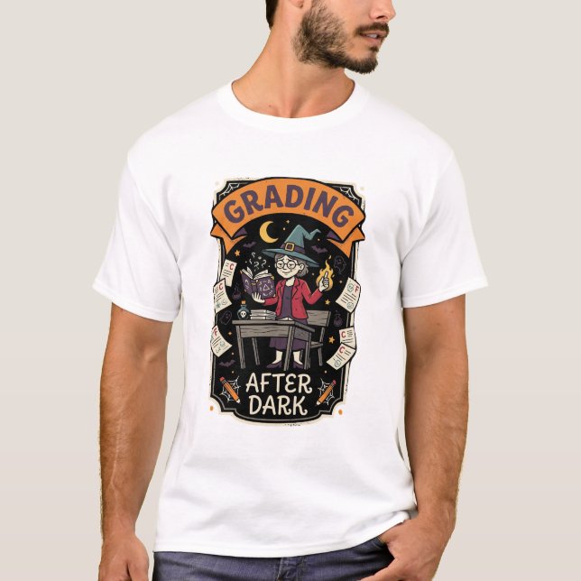 Camiseta Professor de Halloween Corrigindo no Escuro (Frente)