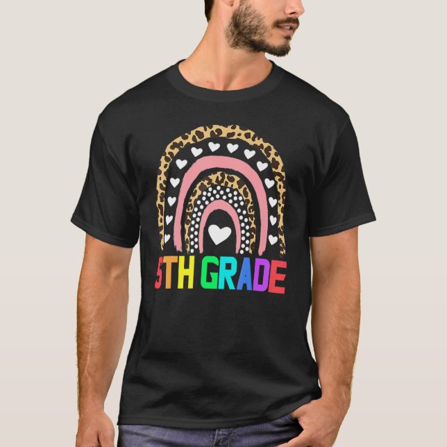 Camiseta Professor do 5º ano Leopard Rainbow 5 Grade Teache (Frente)