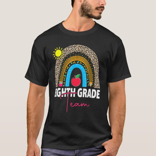 Camiseta Professor do 8º ano Rainbow Back To School Hello E (Frente)