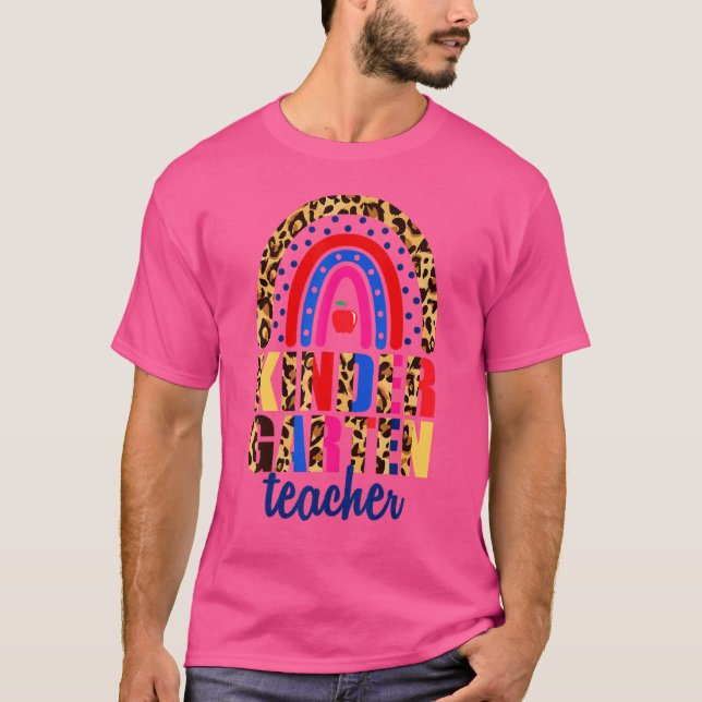 Camiseta Professor do Primeiro Dia de Leopard Rainbow Kinde (Frente)