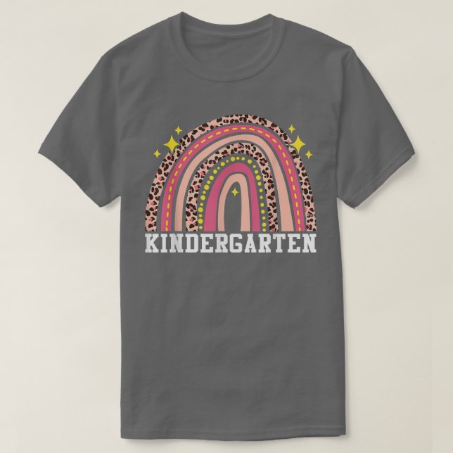 Camiseta Professor do Rainbow Kindergarten Primeiro Dia da  (Frente do Design)