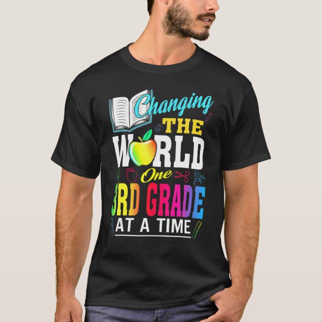 Camiseta Professor Mudando O Mundo Um Terceiro Grau De Cada (Frente)