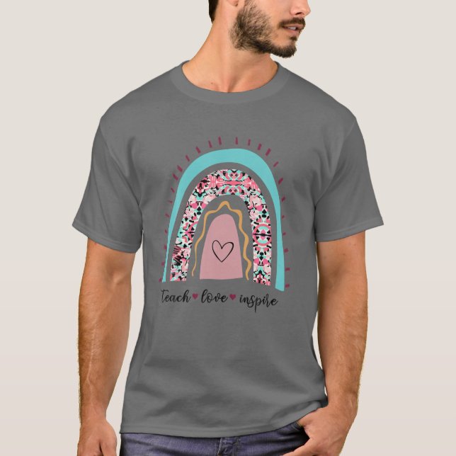 Camiseta Professor Rainbow Teach Love Inspira De Volta À Es (Frente)