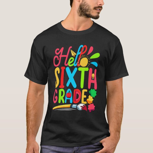 Camiseta Professora Bela Aluna Alô Sexto Ano Primeiro Dia O (Frente)