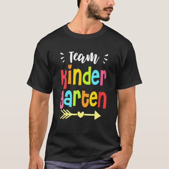 Camiseta Professora Da Equipe Do Jardim De Infância De Volt (Frente)
