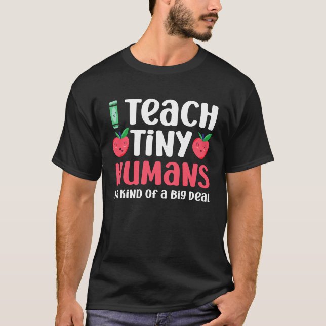 Camiseta Professora de creche Ensina Humanos Pequenos Eu so (Frente)