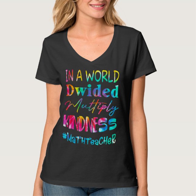 Camiseta Professora De Matemática Num Mundo Dividido Multip (Frente)