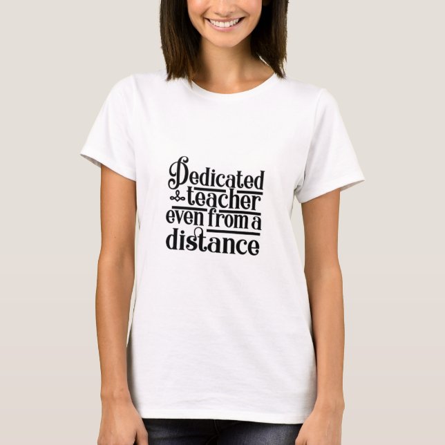 Camiseta Professora Dedicada Mesmo De Distância (Frente)