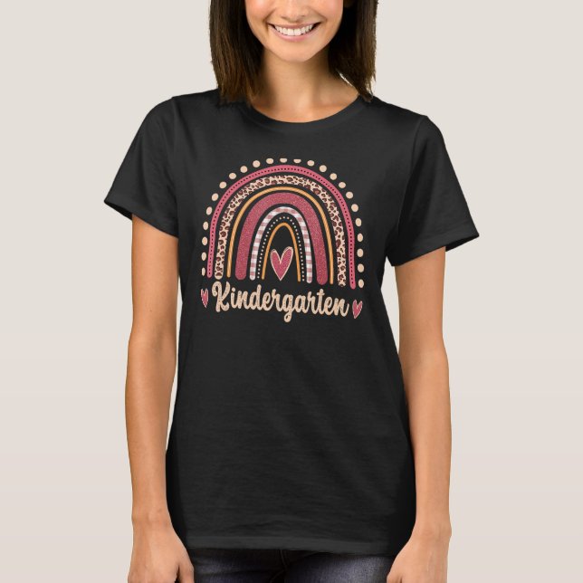 Camiseta Professora Do Arco-Íris Do Jardim Infantil Bem-Vin (Frente)