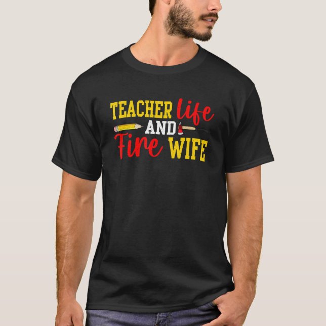 Camiseta Professora E Bombeiro Mulher Engraçada Bombeiam Wi (Frente)