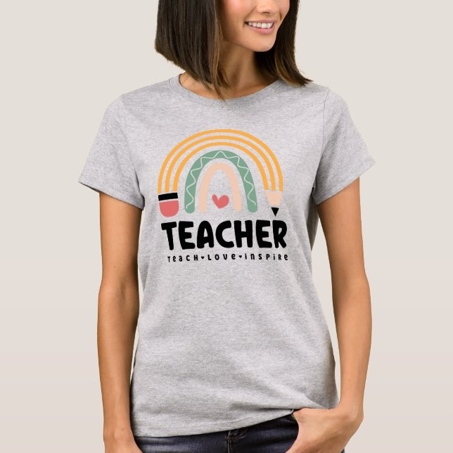 Camiseta Professora Ensinando Amor Inspira T-Shirt (Frente)
