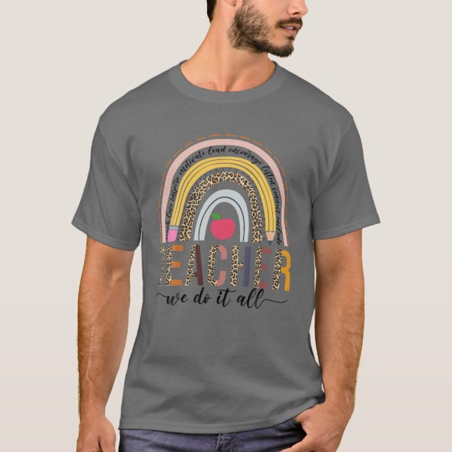 Camiseta Professora Fazemos Tudo Engraçado Leopard Boho Rai (Frente)