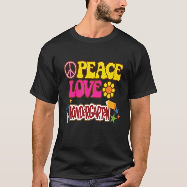 Camiseta Professora Grau Paz Amor Team Kindergarten (Frente)