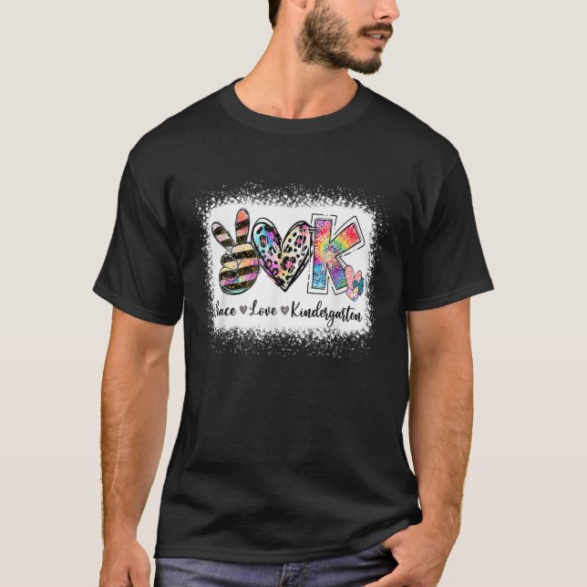 Camiseta Professora Grau Paz Amor Team Kindergarten (Frente)