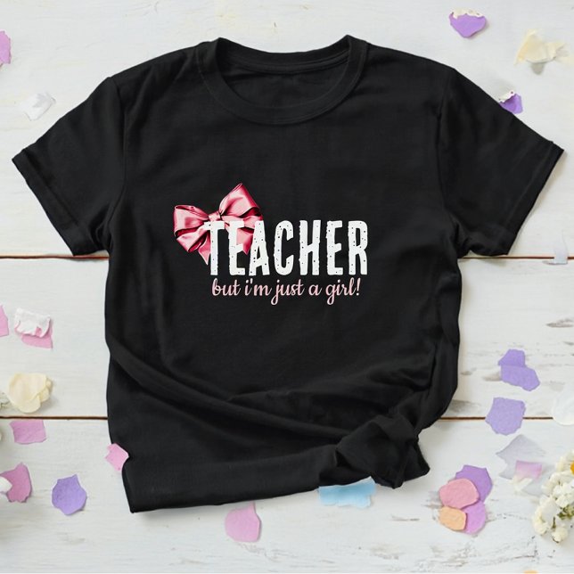 Camiseta Professora, mas sou apenas uma garota! (girly pink ribbon simple cool funny cute pretty teacher white typography )