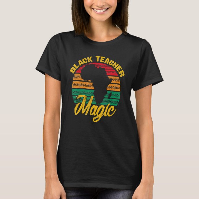 Camiseta Professora Negra História Negra Mágica Mês Depois  (Frente)