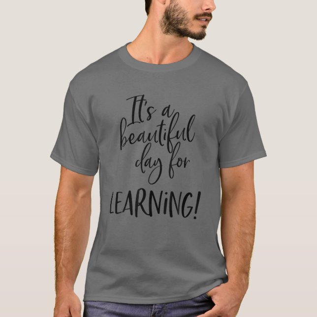 Camiseta Professora Oferece É Um Belo Dia Para Aprender O (Frente)