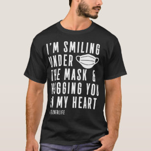 Camiseta Professora Sorrindo Sob Máscara Agitando No Coraçã