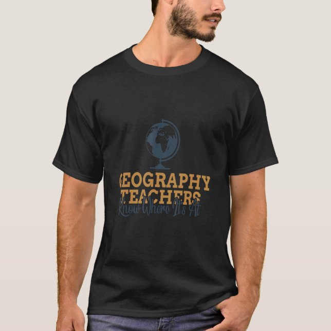 Camiseta Professores de Geografia sabem onde está (Frente)