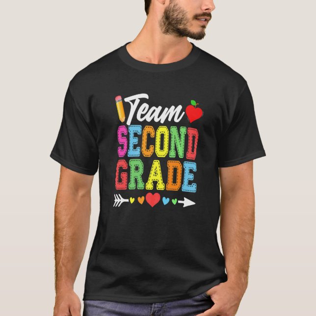 Camiseta Professores Do 2º Ano Da Equipe Bonita De Volta A  (Frente)