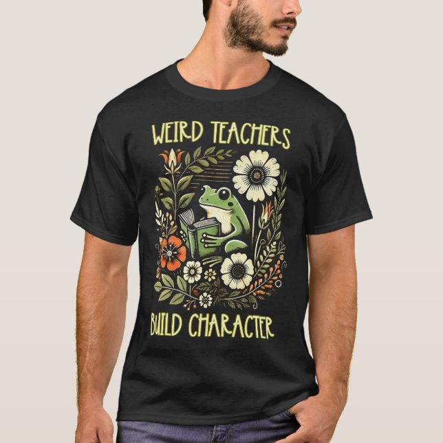 Camiseta Professores Estranhos Constroem Caráter Sapo Livro (Frente)