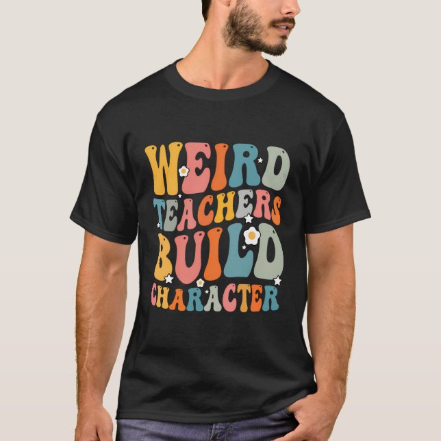 Camiseta Professores Estranhos Construem Personagens Engraç (Frente)