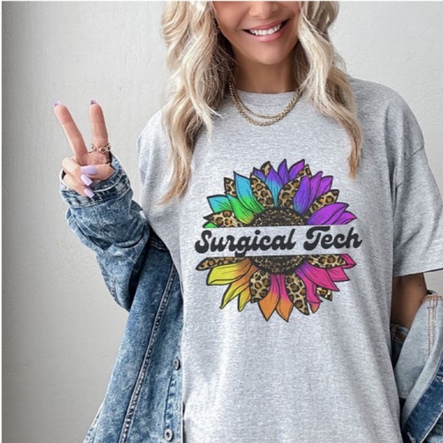 Camiseta Profissão Cirúrgica Tech Rainbow Sunflower (Surgical Tech Profession Rainbow Sunflower T-Shirt
)