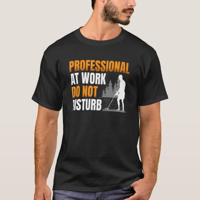 Camiseta Profissional no trabalho não perturba um Metal de (Frente)