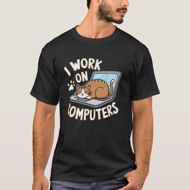 Camiseta Programador Engraçado Eu Trabalho Com Computadores (Frente)