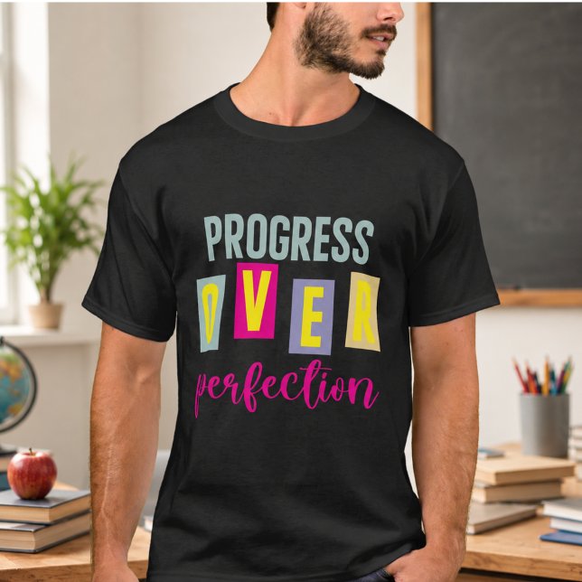 Camiseta Progresso Acima da Perfeição de Volta às Aulas (Progress Over Perfection Back to School T-Shirt)